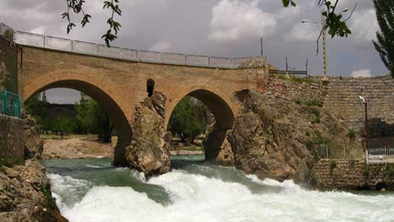 ممنوعیت ورود گردشگران به پل تاریخی زمانخان